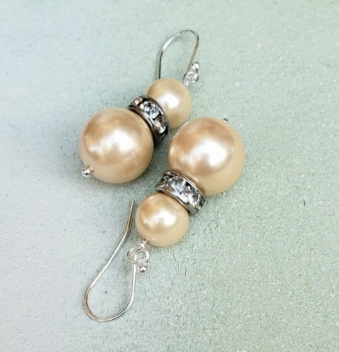 Natural Shell Pearl Dangle Earrings featuring ivory pearls sized 6-10mm set in sterling silver, handcrafted for women. These elegant bridesmaid earrings combine classic pearl beauty with delicate shell accents, creating a timeless accessory perfect for weddings, special occasions, or everyday wear. Lightweight and refined, they make a thoughtful gift for her, blending artisanal craftsmanship with sophisticated style for unforgettable jewelry moments.