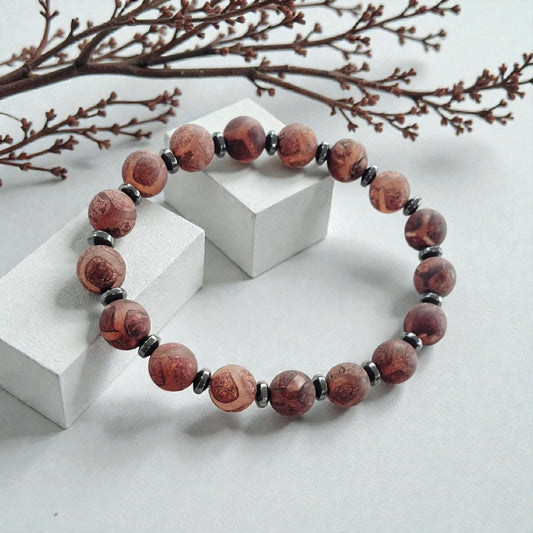 Tibetan Agate Bracelet for Men and Women – a handmade brown crystal healing bracelet featuring natural agate beads known for their grounding and protective energy. This spiritual beaded bracelet enhances balance, inner strength, and emotional healing. A thoughtful gift for him or her, perfect for meditation, daily wear, or spiritual practices. Unique handcrafted agate jewelry with timeless boho charm