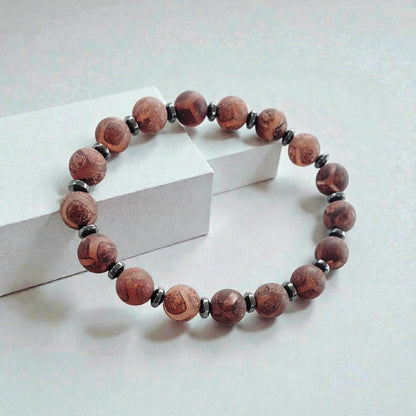 Tibetan Agate Bracelet for Men and Women – a handmade brown crystal healing bracelet featuring natural agate beads known for their grounding and protective energy. This spiritual beaded bracelet enhances balance, inner strength, and emotional healing. A thoughtful gift for him or her, perfect for meditation, daily wear, or spiritual practices. Unique handcrafted agate jewelry with timeless boho charm