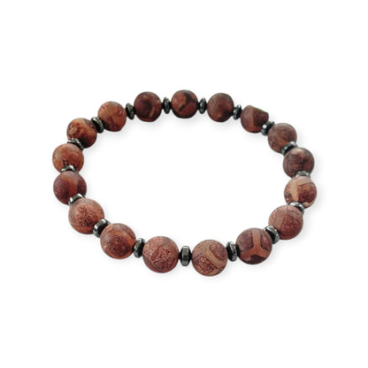 Tibetan Agate Bracelet for Men and Women – a handmade brown crystal healing bracelet featuring natural agate beads known for their grounding and protective energy. This spiritual beaded bracelet enhances balance, inner strength, and emotional healing. A thoughtful gift for him or her, perfect for meditation, daily wear, or spiritual practices. Unique handcrafted agate jewelry with timeless boho charm