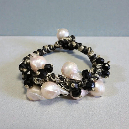 Black and gold Edison pearl bracelet featuring lustrous freshwater pearls accented with elegant gold-toned details for a timeless, sophisticated look. This handcrafted bracelet blends classic elegance with modern style, making it perfect for formal events, weddings, or everyday luxury. A thoughtful jewelry gift for women, anniversaries, birthdays, or special occasions, this pearl bracelet adds refined beauty and a touch of glamour to any outfit.