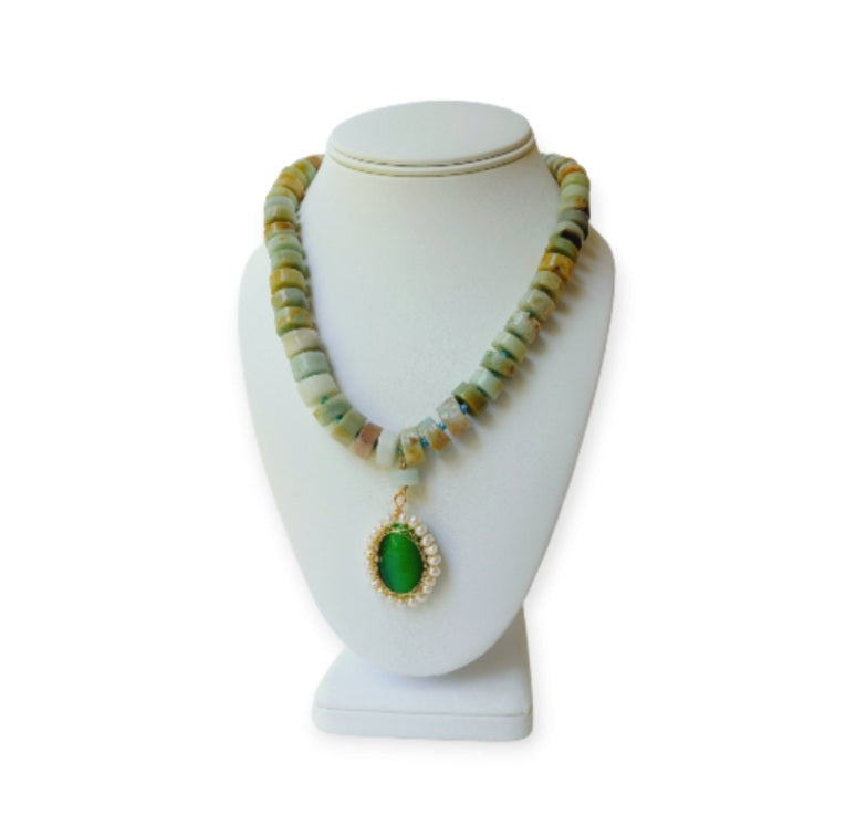Amazonite Green Pendant Necklace featuring chunky freshwater pearl beads and natural amazonite gemstones in a bold statement design. This handcrafted necklace blends soothing green tones with lustrous pearls for a unique, eye-catching accessory. Perfect gift for women who love artisanal jewelry with a boho-chic vibe. Ideal for adding elegance and natural beauty to casual or formal outfits. Handmade jewelry combining style and positive energy.