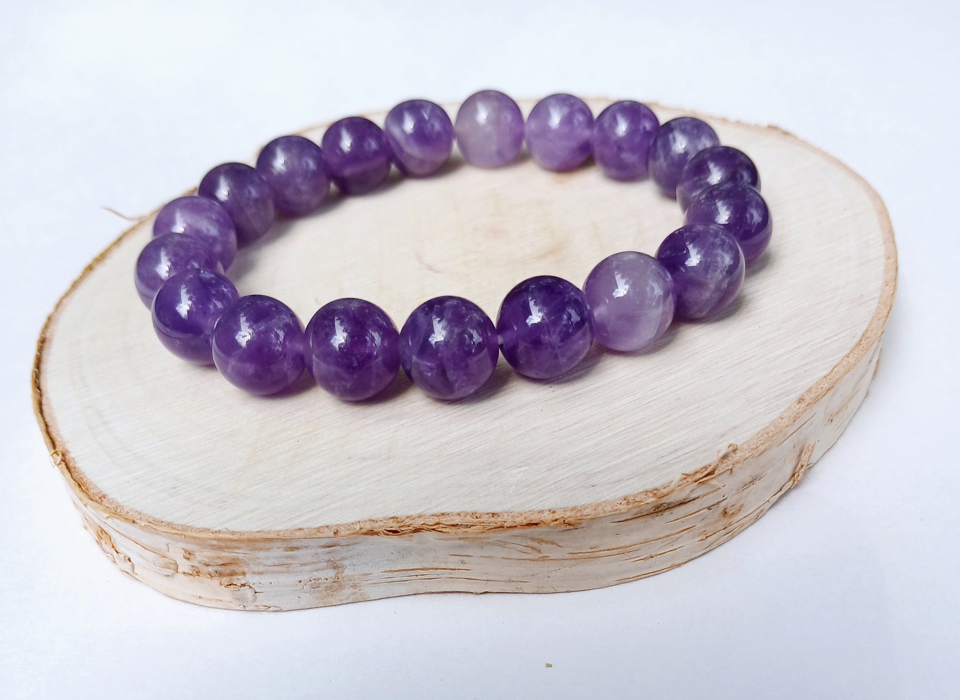 Amethyst crystal bracelet made with natural stones, designed for women seeking healing and spiritual balance. This purple crystal jewelry is perfect for yoga and meditation practices, promoting calmness, stress relief, and clarity. Handmade with care, it serves as a thoughtful gift for her, combining elegance and energy healing properties to support mindfulness and emotional well-being in everyday life.