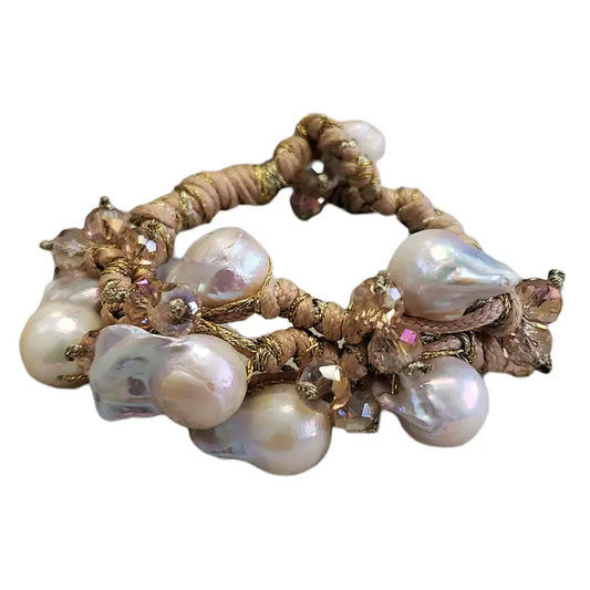 Beige gold Edison freshwater pearl bracelet featuring a woven braided design, handcrafted for an elegant minimalist style. This handmade jewelry piece makes a perfect gift for her, bridesmaids, or special occasions. Combining natural freshwater pearls with delicate gold tones, it offers timeless sophistication and subtle charm. Ideal for weddings, everyday wear, or as a thoughtful elegant accessory for any outfit
