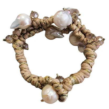 Beige gold Edison freshwater pearl bracelet featuring a woven braided design, handcrafted for an elegant minimalist style. This handmade jewelry piece makes a perfect gift for her, bridesmaids, or special occasions. Combining natural freshwater pearls with delicate gold tones, it offers timeless sophistication and subtle charm. Ideal for weddings, everyday wear, or as a thoughtful elegant accessory for any outfit