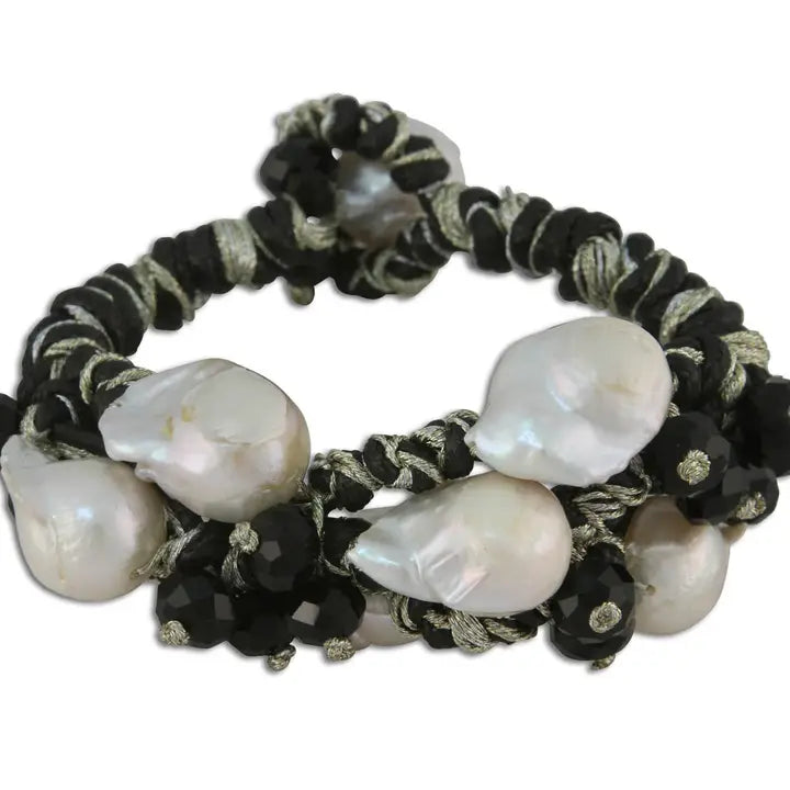 Black gold Edison freshwater pearl bracelet featuring a woven braided design, handcrafted for an elegant minimalist style. This handmade jewelry piece makes a perfect gift for her or bridesmaids, combining the natural luster of freshwater pearls with sleek black gold accents. Ideal for weddings, special occasions, or everyday wear, it offers timeless sophistication and subtle charm in a versatile accessory