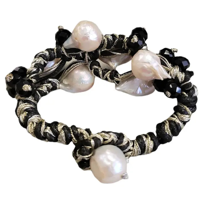 Black gold Edison freshwater pearl bracelet featuring a woven braided design, handcrafted for an elegant minimalist style. This handmade jewelry piece makes a perfect gift for her or bridesmaids, combining the natural luster of freshwater pearls with sleek black gold accents. Ideal for weddings, special occasions, or everyday wear, it offers timeless sophistication and subtle charm in a versatile accessory