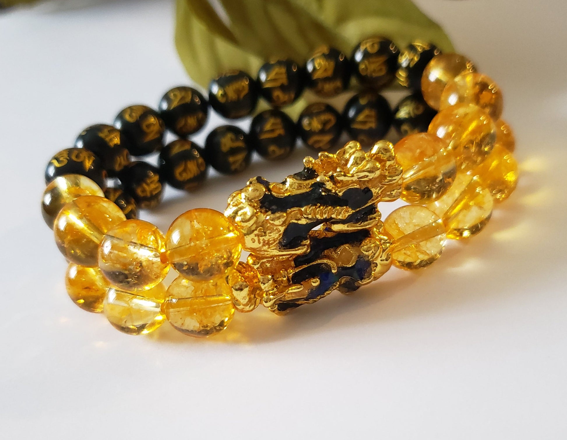 Citrine Obsidian Pixiu bracelet designed for wealth attraction and protection, handcrafted with natural crystals. This Feng Shui-inspired healing jewelry piece combines the powerful energy of citrine and obsidian stones, believed to enhance prosperity, ward off negative energy, and bring balance. Suitable for men and women, it makes a meaningful gift for those seeking spiritual harmony and positive energy in daily life.