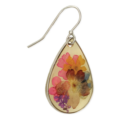 Floral Dried Flower Earrings featuring real dried flowers encased in clear resin teardrop shapes, perfect for summer and boho chic style. These handmade statement earrings capture natural beauty in a lightweight, elegant design ideal for women who love nature-inspired jewelry. A thoughtful gift for birthdays, weddings, or festivals, these unique earrings add a soft, romantic touch to any outfit with their delicate floral charm and artisan craftsmanship.