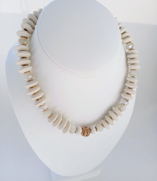 Handmade chunky choker necklace for women featuring a mix of ivory and wood beads, designed in a short statement style. This natural crystal jewelry piece combines earthy tones with bold texture, perfect for adding a boho-chic touch to any outfit. Ideal as a gift for her, the necklace showcases artisan craftsmanship and a unique blend of materials, offering a stylish, organic accessory for casual or dressed-up occasions.