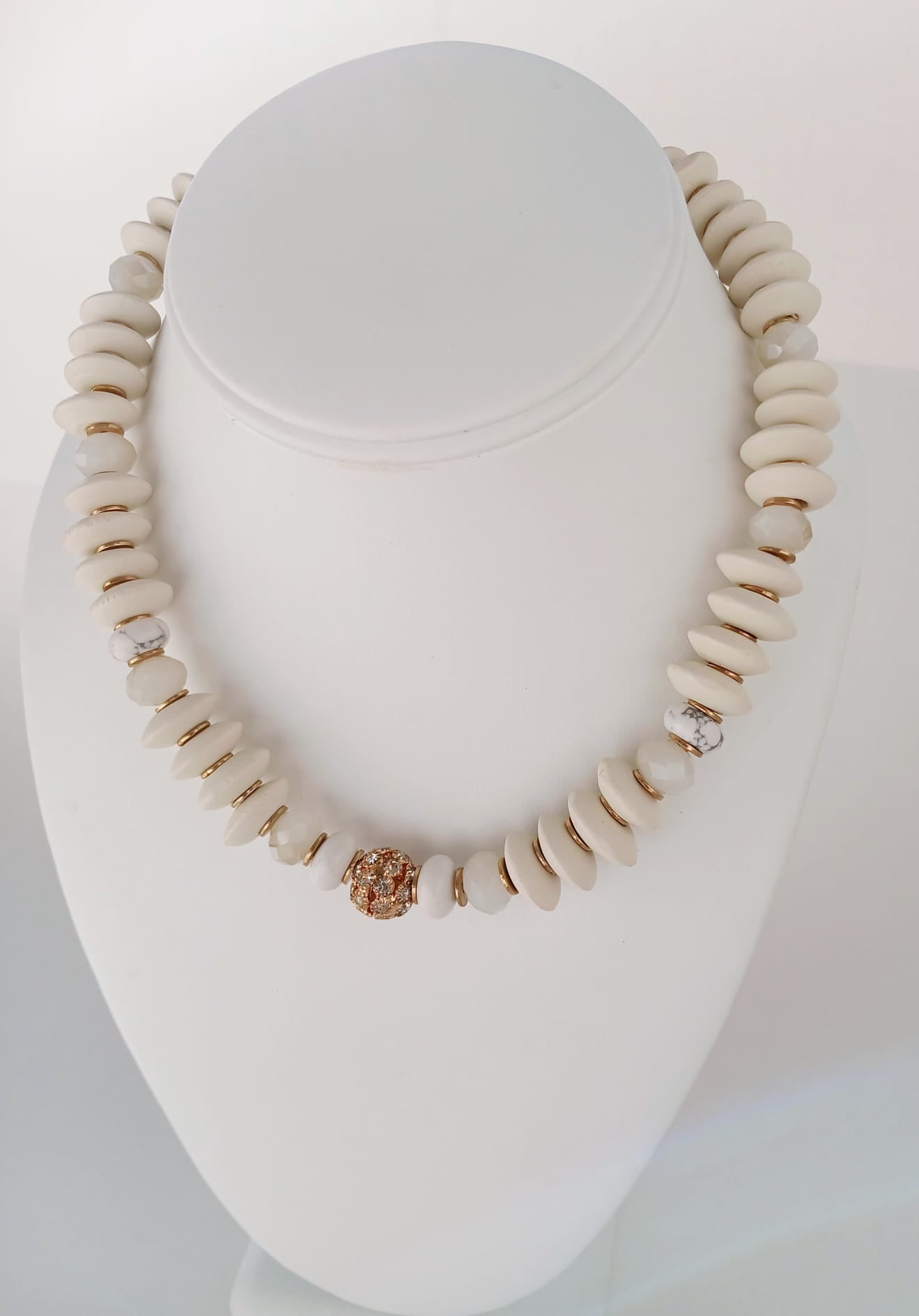 Handmade chunky choker necklace for women featuring a mix of ivory and wood beads, designed in a short statement style. This natural crystal jewelry piece combines earthy tones with bold texture, perfect for adding a boho-chic touch to any outfit. Ideal as a gift for her, the necklace showcases artisan craftsmanship and a unique blend of materials, offering a stylish, organic accessory for casual or dressed-up occasions.