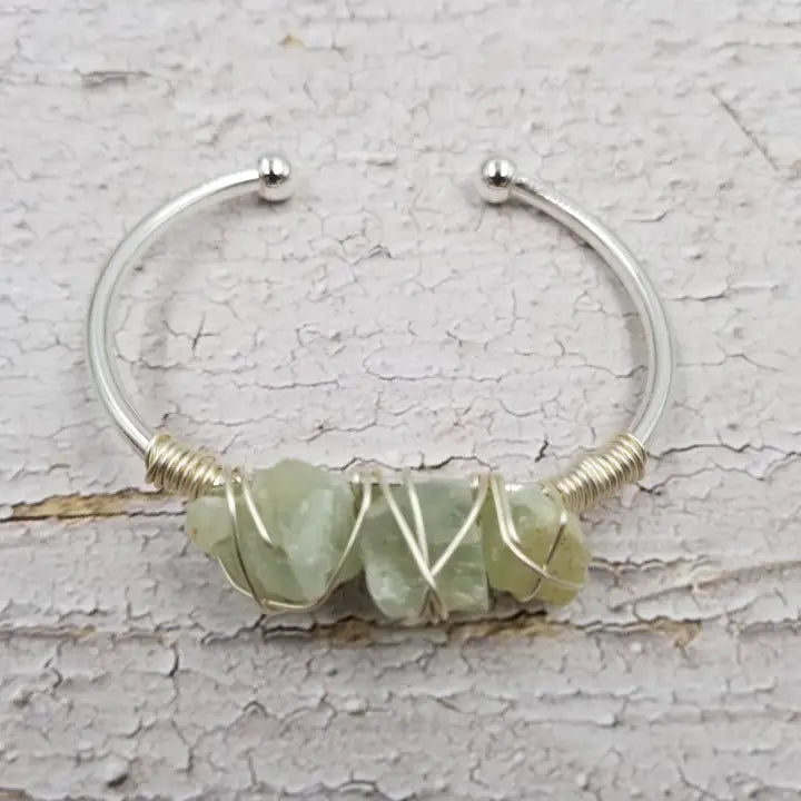 Natural crystal alloy bracelet available in 3 color options, featuring adjustable sizing for a comfortable fit. This handmade healing stone jewelry piece combines boho style with crystal energy benefits, making it a thoughtful gift for her. Perfect for everyday wear or spiritual practices, it adds a touch of natural beauty and positive vibes to any outfit. A versatile accessory that blends fashion with wellness