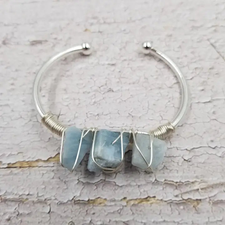 Natural crystal alloy bracelet available in 3 color options, featuring adjustable sizing for a comfortable fit. This handmade healing stone jewelry piece combines boho style with crystal energy benefits, making it a thoughtful gift for her. Perfect for everyday wear or spiritual practices, it adds a touch of natural beauty and positive vibes to any outfit. A versatile accessory that blends fashion with wellness