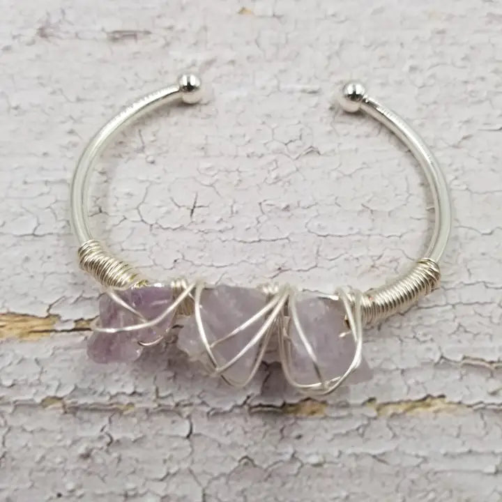 Natural crystal alloy bracelet available in 3 color options, featuring adjustable sizing for a comfortable fit. This handmade healing stone jewelry piece combines boho style with crystal energy benefits, making it a thoughtful gift for her. Perfect for everyday wear or spiritual practices, it adds a touch of natural beauty and positive vibes to any outfit. A versatile accessory that blends fashion with wellness