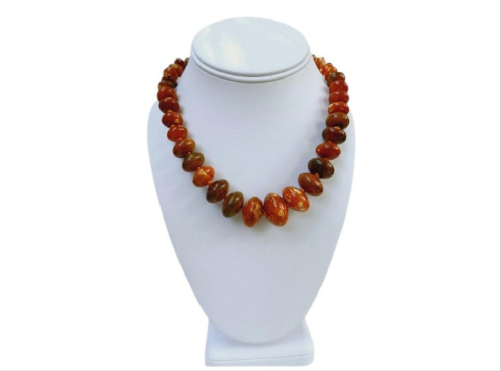 Handmade chunky agate necklace for women featuring vibrant carnelian, amber, and vintage-style lucite beads in bold orange tones. This unique statement necklace blends natural gemstones with retro-inspired design, creating a one-of-a-kind accessory perfect for those who love standout jewelry. Ideal as a gift for her, it adds a warm, artistic touch to any outfit and showcases a mix of earthy elegance and vintage charm.