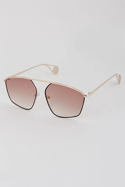 New generation aviator sunglasses designed for both men and women, featuring the classic aviator style with modern updates. These cool, lightweight sunglasses provide full UV protection, combining fashion and function for everyday wear. Perfect for outdoor activities, driving, or casual outings, they offer comfort and durability while maintaining a timeless look. An essential accessory for anyone seeking stylish and protective eyewear.