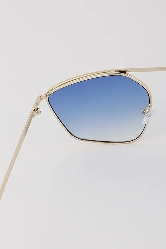 New generation aviator sunglasses designed for both men and women, featuring the classic aviator style with modern updates. These cool, lightweight sunglasses provide full UV protection, combining fashion and function for everyday wear. Perfect for outdoor activities, driving, or casual outings, they offer comfort and durability while maintaining a timeless look. An essential accessory for anyone seeking stylish and protective eyewear.