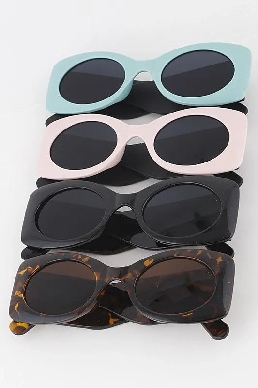 Vintage style sunglasses inspired by classic movie fashion, offering a retro look for both women and men. These cool celebrity-inspired sunglasses feature UV protection to shield your eyes while adding timeless style to any outfit. Perfect for outdoor activities, casual wear, or making a bold fashion statement, these sunglasses combine iconic design with modern eye safety, making them an essential accessory for vintage lovers and trendsetters alike.