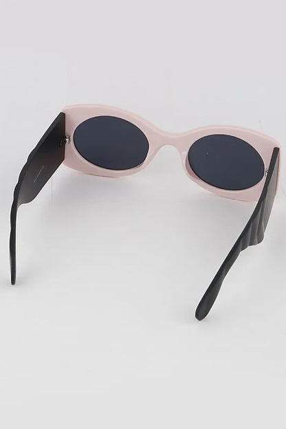 Vintage style sunglasses inspired by classic movie fashion, offering a retro look for both women and men. These cool celebrity-inspired sunglasses feature UV protection to shield your eyes while adding timeless style to any outfit. Perfect for outdoor activities, casual wear, or making a bold fashion statement, these sunglasses combine iconic design with modern eye safety, making them an essential accessory for vintage lovers and trendsetters alike.